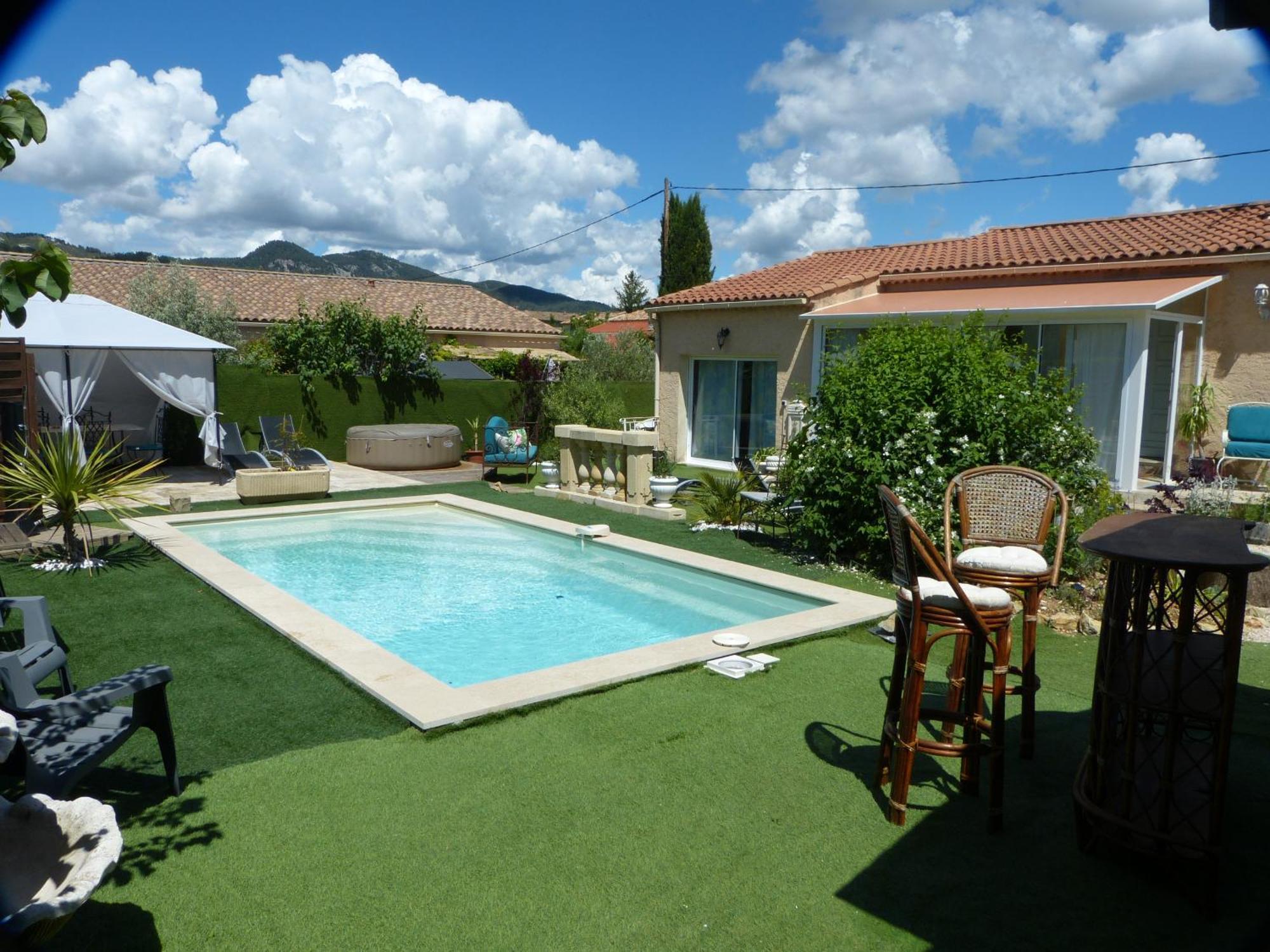 Eclats Du Sud Hebergements "Les Lavandes" Ou "Les Romarins" Meubles De Tourisme Classes 3 Etoiles Auriol Kamer foto