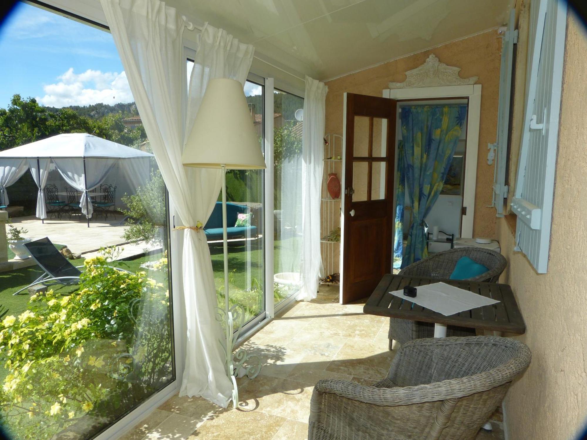 Eclats Du Sud Hebergements "Les Lavandes" Ou "Les Romarins" Meubles De Tourisme Classes 3 Etoiles Auriol Kamer foto