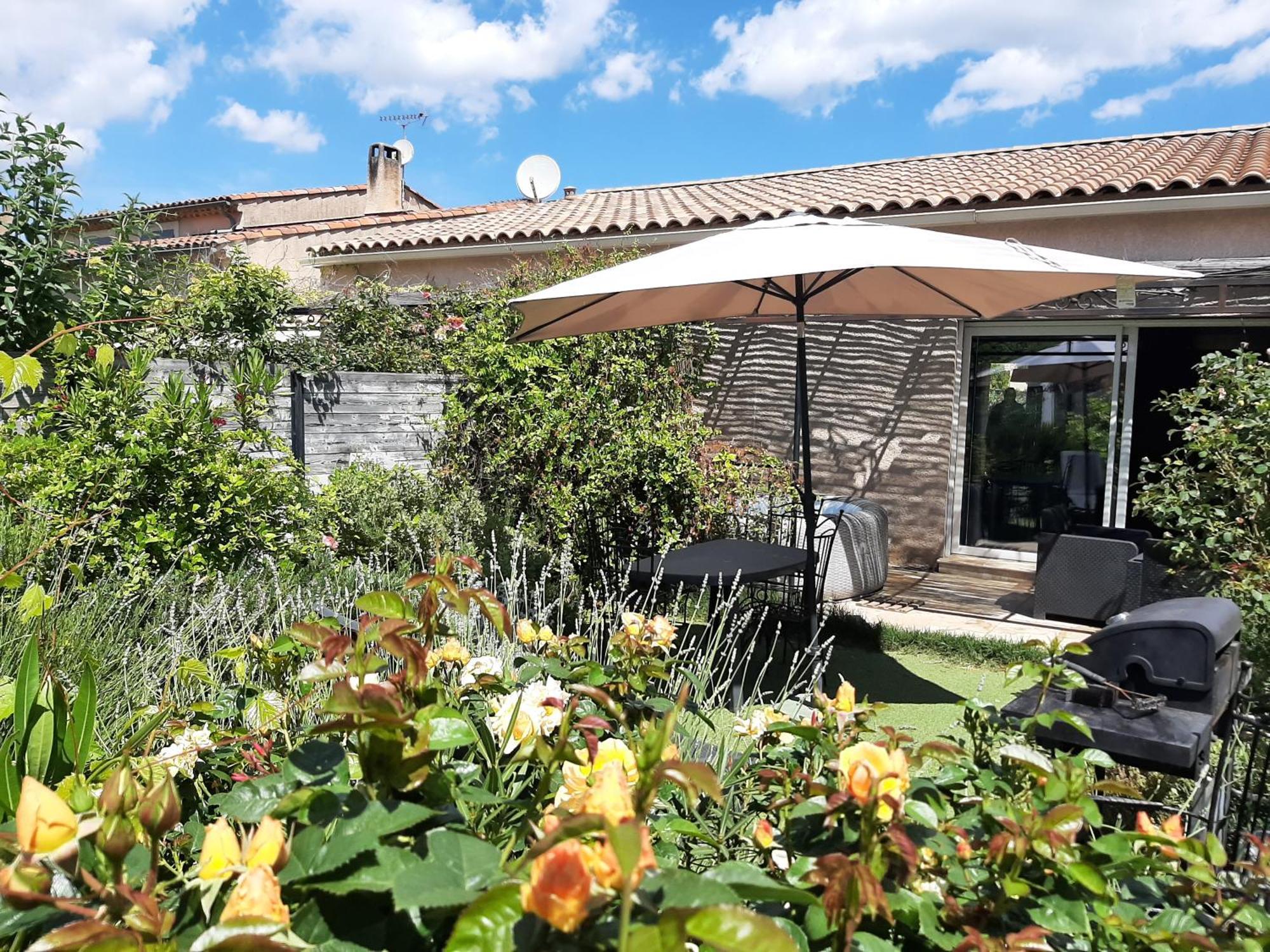 Eclats Du Sud Hebergements "Les Lavandes" Ou "Les Romarins" Meubles De Tourisme Classes 3 Etoiles Auriol Kamer foto